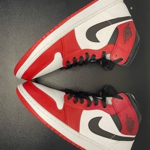 Jordan 1 Chicago Mid Size 10